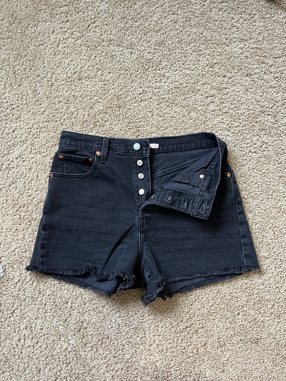 Levi’s Premium Ribcage black denim Jean shorts - Picture 5 of 12